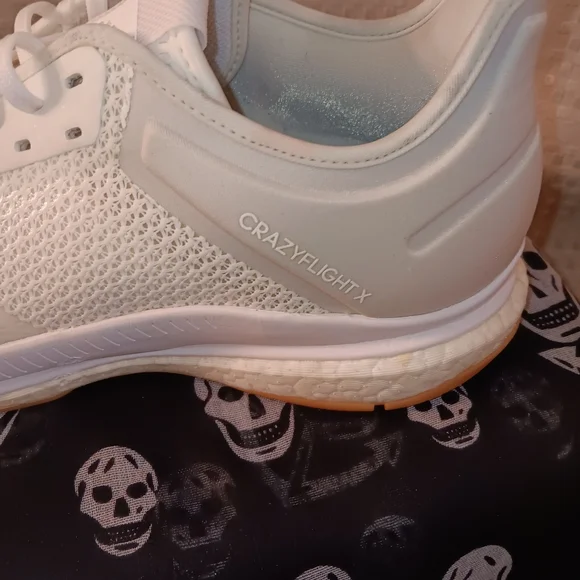 Mens Adidas Athletic shoes - Picture 3 of 12